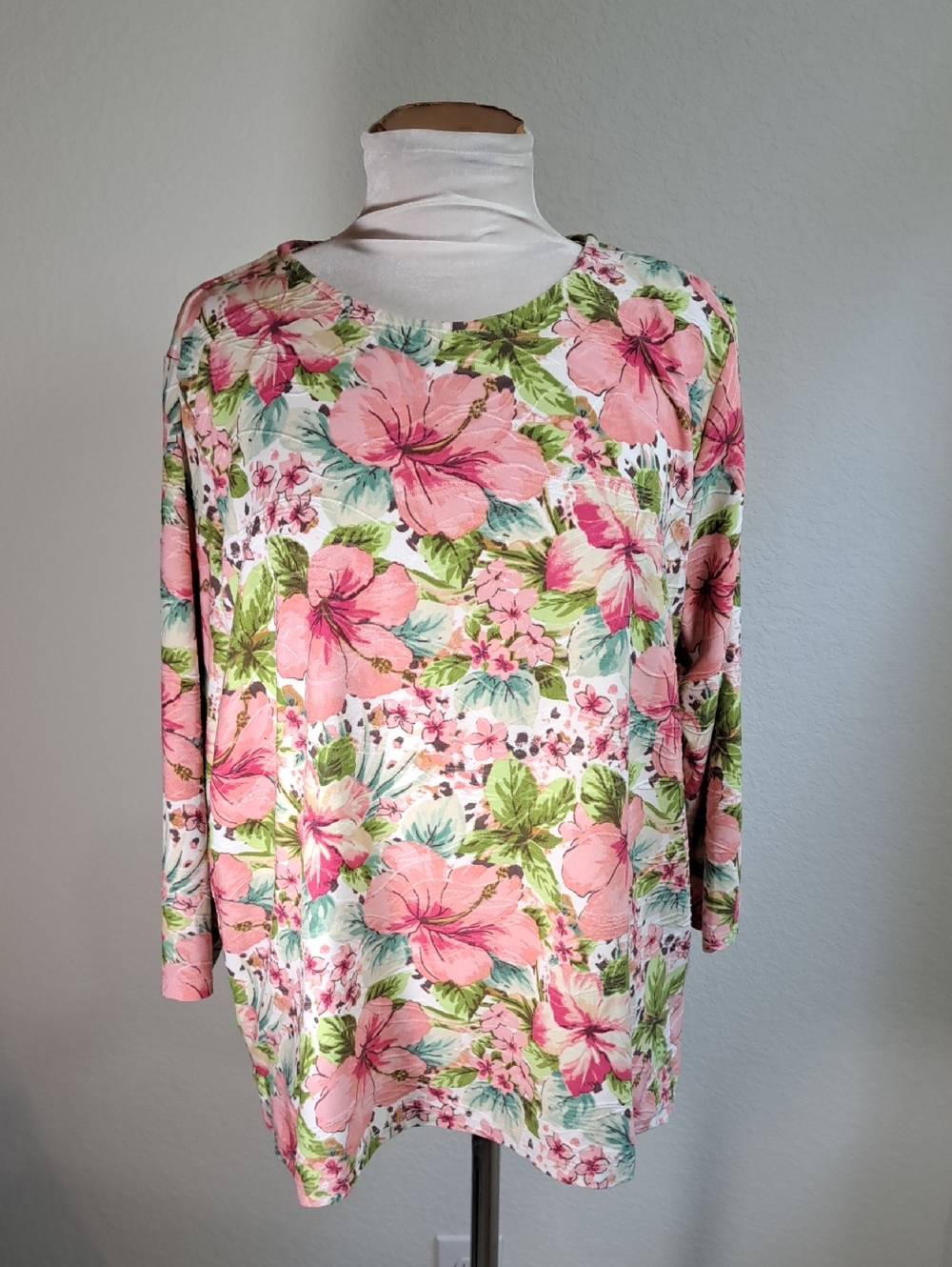 Emily Daniel’s Women’s Floral Pink Green Hibiscus Knit Top size XL Crew Neck